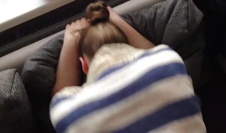 ラティーナは、オットマンの上に黒人男性をファックします。 エロ 動画 外人 女性