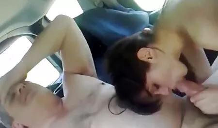 兼は彼女が犯されたお尻に注がれました。 30 代 女性 エロ 動画