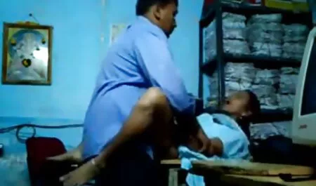 泥棒は夜中に黒人女性を犯す。 潮吹き 女 無料 動画