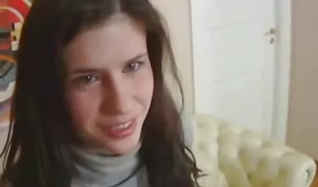 ロシアからの若者はお互いを打ちました。 エロ 動画 レズビアン