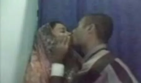 チャド-ホワイトはソファの上で妻をねじ込んでいる。 女性 でも 安 心して 見える エロ 動画