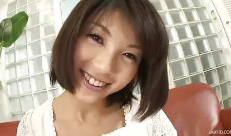 ソファの上でクソストッキングでレズビアン。 動画 女性 アダルト
