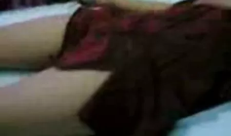 毛深い猫と性交ブルネット。 女性 エロ 無料 動画