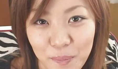 ロシアの指の膣は興奮します。 エッチ 動画 女