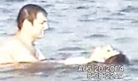 女の子は穴を愛し、自慰行為をする。 女の子 の ため の エロ 動画