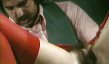 ブロンドはゴムボールで犯される。 sex 動画 女性