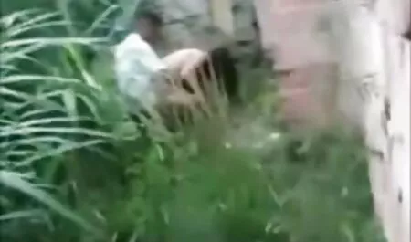 バイカーは自転車の上に茶色の髪を炒める。 女性 向け エッチ な 動画