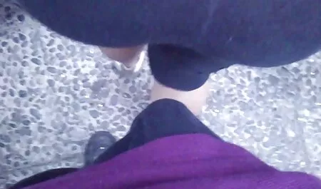 女の子はディルドで自慰行為をする。 長身 女 エロ 動画