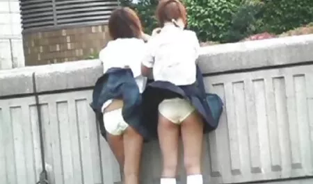 マスクの女の子はフェラを与える。 av 動画 女性