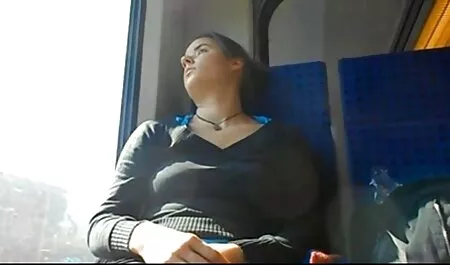 ラトビアの女性は指で膣を運指します。 動画 エロ 女性