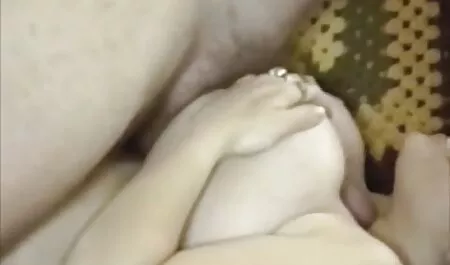 手足に大きなおっぱいとブルネット。 女性 無料 あだると