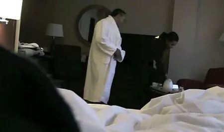 彼はオイルでハードファック。 男性 向け アダルト 動画