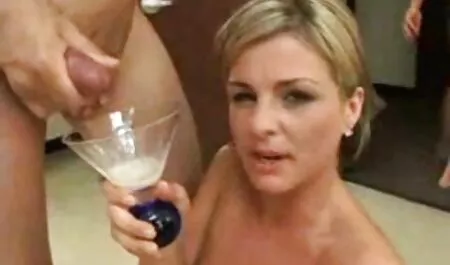猫は赤とブロンドを擦ります。 エロ 動画 女 無料