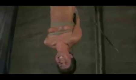 女の子は彼女の叔父のコックに座って幸せだった。 女性 向け 動画 セックス