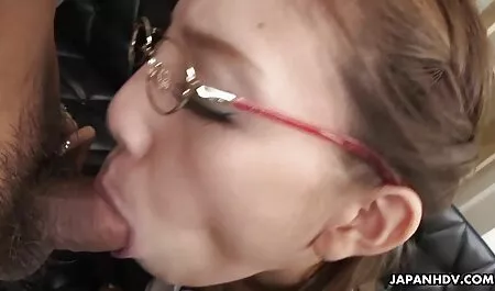 タクシーでセックスをしている乗客。 女 エロ 動画