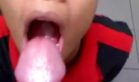 ブロンドをねじ込む大きな黒いコック。 エロ 動画 無料 女性 専用