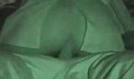 ミーガンはソファの上に彼女の恋人をねじ込む。 女性 が 見る 無料 動画