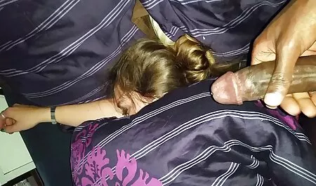 肛門に強い魅力的なブルネットを持つカップル。 あだると 動画 女性