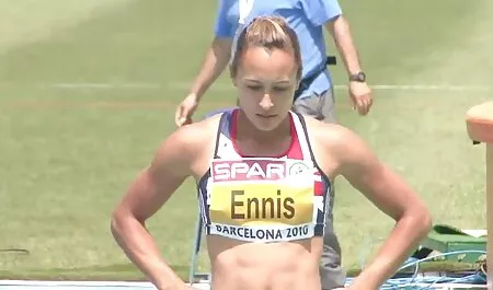 マッサージの代りにグループ性。 無料 エロ 動画 女子 用