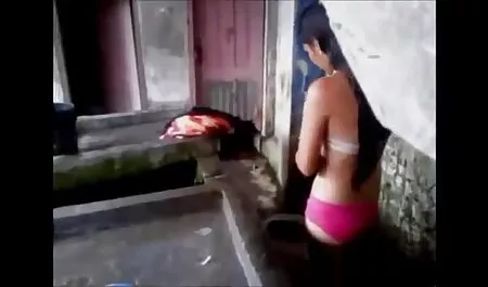 大人のおもちゃを持つ女の子。 女の子 av