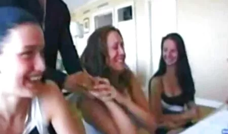 メンバーとバイブを通して女の子の女の子が絶頂します。 女性 向け の セックス 動画