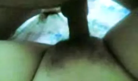 黒はクランペットの前で手足を弄った。 sex 動画 女性 向け