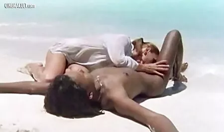 華やかな赤毛は私にフェラチオを与えます。 動画 エロ 女子