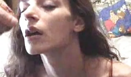 白い靴下の女の子はセックスを望んでいる。 無料 動画 アダルト 女子