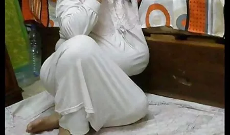 Pyshechkaは膣と胸の間で犯されるでしょう。 エロ 動画 女子 専用