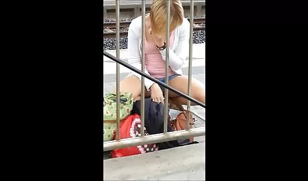 Schlendraは胸で遊んで、それらと一緒にコックをこする。 女性 用 あだると 動画